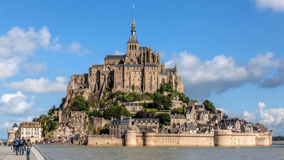 Arrivée en navette au Mont St Michel © probaie-mont-st-michel- Vincent M. Arrivée en navette au Mont St Michel © probaie-mont-st-michel- Vincent M.
