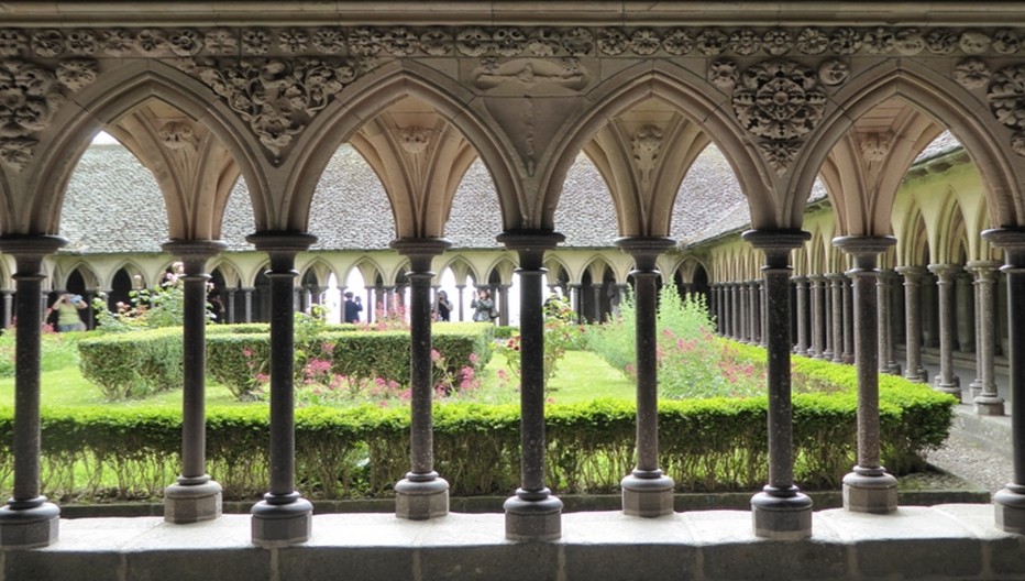 Cloître e l'abbatiale.  © Catherine Gary