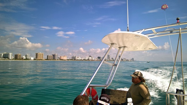 Parachutisme ascentionnel au dessus de l'océan atlantique avec South Beach Parasail www.miamibeachparasail.com.Une expérience en toute sécurité inoubliable et à couper le souffle. © David Raynal