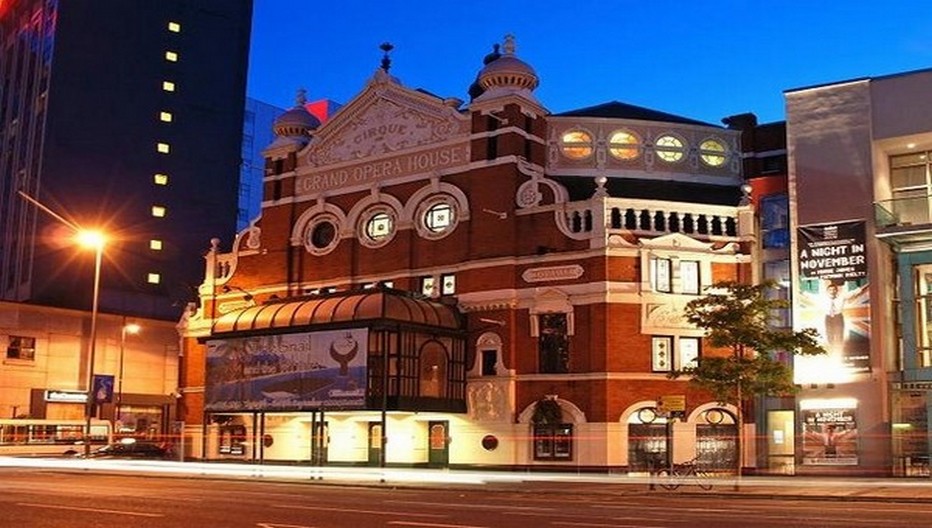 Le Grand Opera House, avec son architecture unique orientaliste, accueille comédies musicales, opéras, et bien d'autres événements © ireland.com Le Grand Opera House, avec son architecture unique orientaliste, accueille comédies musicales, opéras, et bien d'autres événements © ireland.com
