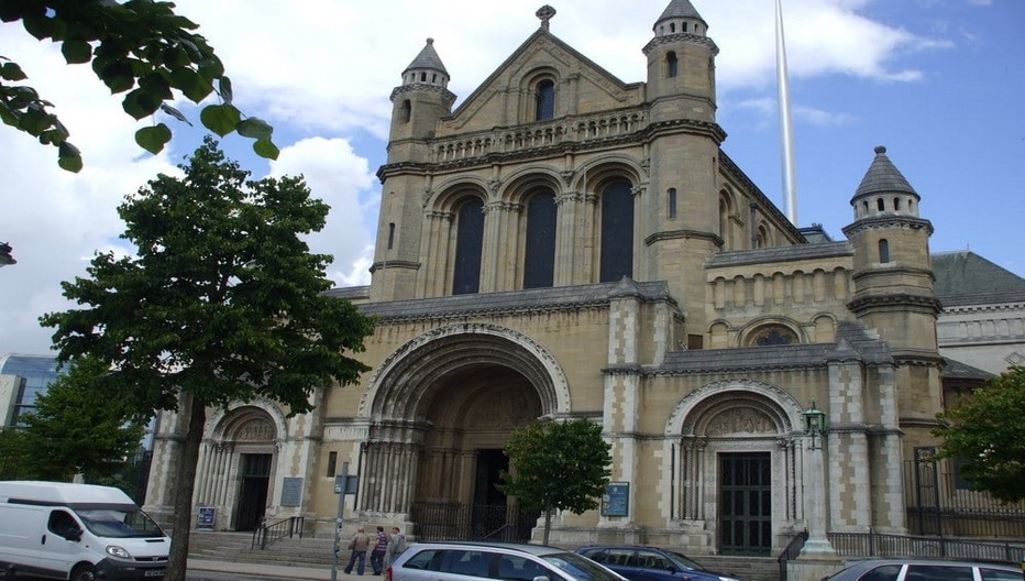 Le quartier de la cathédrale  l'un des quatre quartiers animés de la ville tire son nom de la cathédrale Ste Anne.  © Lynne.m