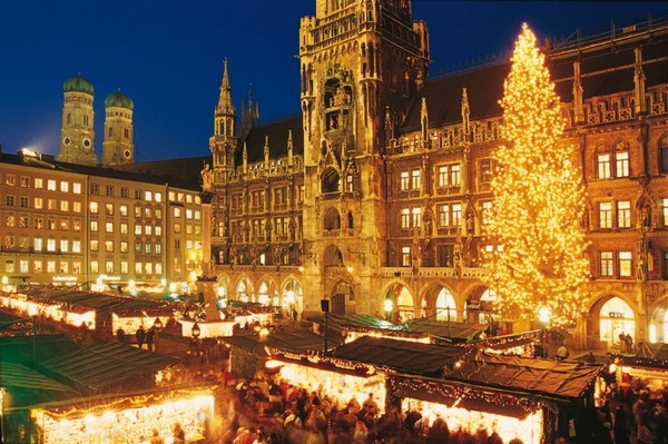 Le grand marché de Noël de Munich se tient sur la Marienplatz. © OT Munich Le grand marché de Noël de Munich se tient sur la Marienplatz. © OT Munich