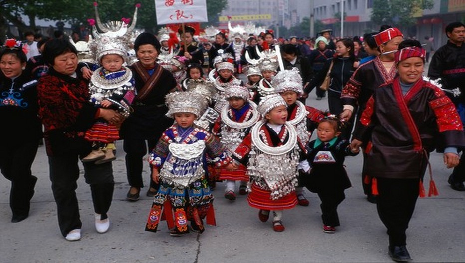 Des 56 minorités ethniques vivant en Chine, les Miaos sont parmi les plus nombreux. On en compte 10 millions dans le pays dont 4 millions vivent dans les montagnes du Guizhou. © ONTC Des 56 minorités ethniques vivant en Chine, les Miaos sont parmi les plus nombreux. On en compte 10 millions dans le pays dont 4 millions vivent dans les montagnes du Guizhou. © ONTC