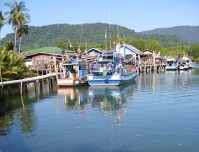 koh Chang (l'ile éléphant) est la troisième plus grande île de la Thaïlande et située sur la côte est du golfe de Thaïlande, dans la province de Trat, près de la frontière du Cambodge. Elle se trouve à 310 km de Bangkok.(Copyright Lindigomag)