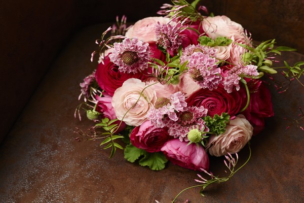 Bouquet de renoncules et scabieuses pour la Saint-Valentin © DR