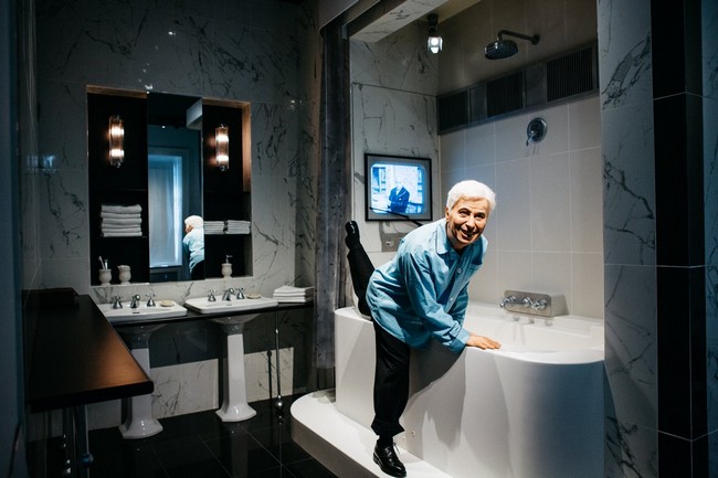 Dans le manoir, la salle de bain d'Un roi à New York © Bubbles Incorporated Dans le manoir, la salle de bain d'Un roi à New York © Bubbles Incorporated