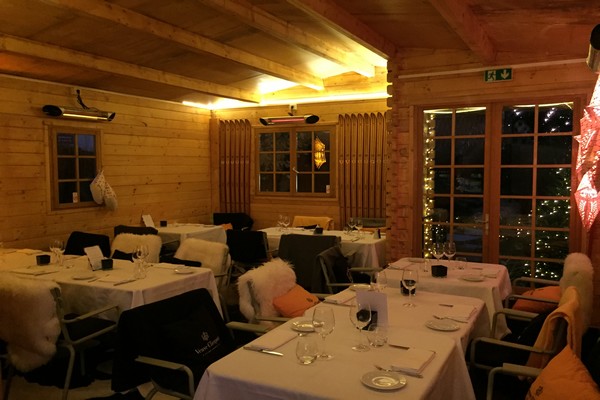 Ambiance chaleureuse de ce chalet savoyard du Huit, au cœur du Triangle d'or parisien © Catherine Gary Ambiance chaleureuse de ce chalet savoyard du Huit, au cœur du Triangle d'or parisien © Catherine Gary