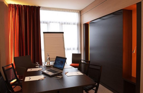 Une belle idée : quelques chambres bureaux, quant un patron de PME est de passage, et qu’il désire rencontrer pas plus de 4 à 5 collaborateurs© Richard Bayon. Une belle idée : quelques chambres bureaux, quant un patron de PME est de passage, et qu’il désire rencontrer pas plus de 4 à 5 collaborateurs© Richard Bayon.