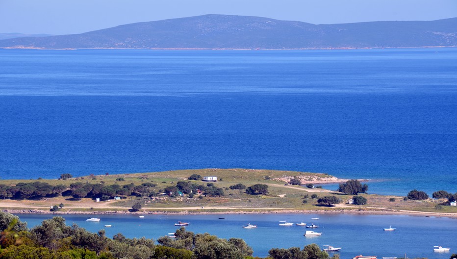 La côte sauvage de la presqu'île de Cesme. Crédit photo David Raynal