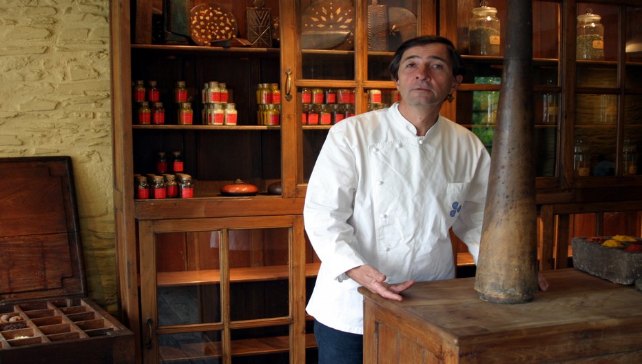 Olivier Roellinger est un rêveur d’océans, qui par son inspiration sans faille et toujours renouvelée, a su allier les saveurs iodées du terroir breton, à la subtile alchimie de ses ponctuations lointaines. Crédit photo David Raynal