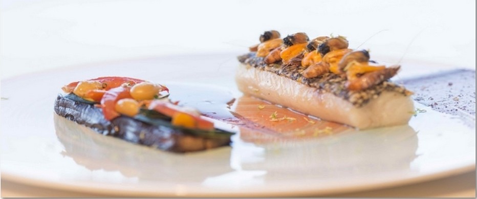 Plat poisson et crustacés réalisé par le chef Pierre-Yves Lorgeoux, © hotel.thalasso-carnac.com/destination-hotel-les-salines.html Plat poisson et crustacés réalisé par le chef Pierre-Yves Lorgeoux, © hotel.thalasso-carnac.com/destination-hotel-les-salines.html