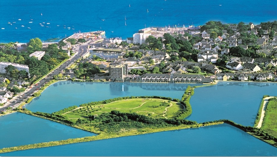 Vue aérienne sur l'Hôtel des Salines  © O.T. Carnac