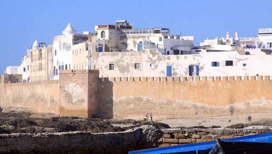 Située sur un site naturel exceptionnel, Essaouira qui a mainte fois changé de nom, est construite sur une île qui s’est vu relier il y a quelques siècles au littoral par les alluvionnements de l’oued Ksob.© David Raynal Située sur un site naturel exceptionnel, Essaouira qui a mainte fois changé de nom, est construite sur une île qui s’est vu relier il y a quelques siècles au littoral par les alluvionnements de l’oued Ksob.© David Raynal
