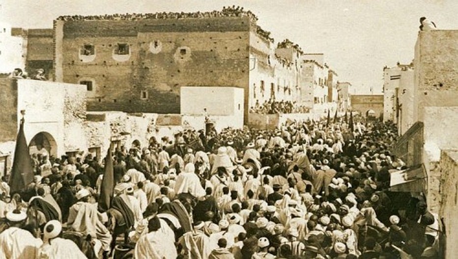 Depuis des siècles le pèlerinage circulaire des Regraga est un rituel solaire, qui commence avec l’équinoxe du printemps. © Archives O.T.Maroc Depuis des siècles le pèlerinage circulaire des Regraga est un rituel solaire, qui commence avec l’équinoxe du printemps. © Archives O.T.Maroc