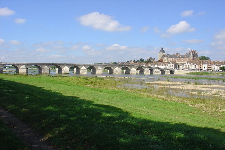 Gien la discrète se découvre au fil de l’eau ©/Wikipedia/Benjamin Kerr