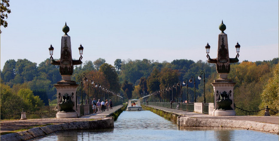 Gien la discrète se découvre au fil de l’eau