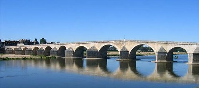 Gien la discrète se découvre au fil de l’eau