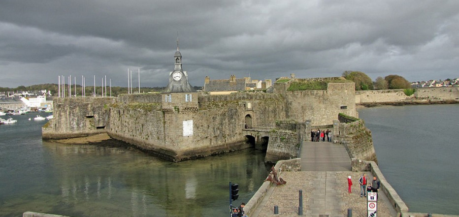 La Ville Close est un berceau creusé dans la roche il y a plus de 1000 ans auquel on accède par l’ancien pont-levis traversant les remparts et leurs neuf tours..© Wikipedia La Ville Close est un berceau creusé dans la roche il y a plus de 1000 ans auquel on accède par l’ancien pont-levis traversant les remparts et leurs neuf tours..© Wikipedia