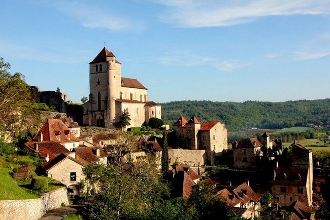 Saint-Cirq-Lapopie situé dans la Vallée du Lot ©  André Degon Saint-Cirq-Lapopie situé dans la Vallée du Lot ©  André Degon