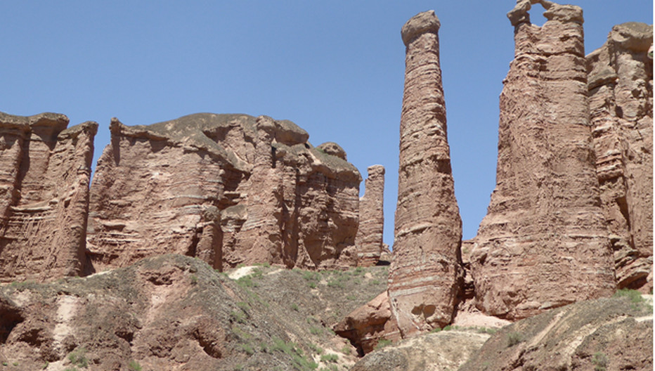 Binggou est l’occasion d’une balade à travers des canyons de pitons rocheux, de châteaux dentelés, de falaises abruptes forgées par le cours de la rivière Livuan.© Catherine Gary