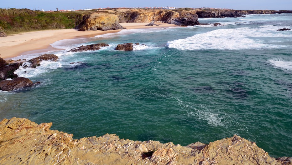 À seulement 10 kilomètres de Sines, le village très pittoresque de Porto Covo qui est situé entre l’océan et les plaines de l’intérieur, est entouré par les plages les mieux préservées du Portugal...© David Raynal