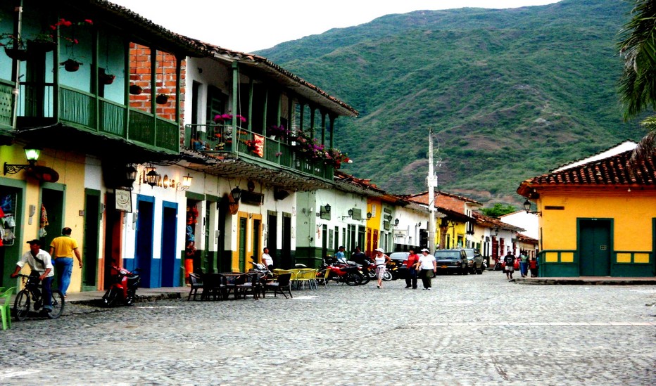 Colombie - Beauté inchangée et sérénité retrouvée des “villages de patrimoine“ autour de Medellin.  