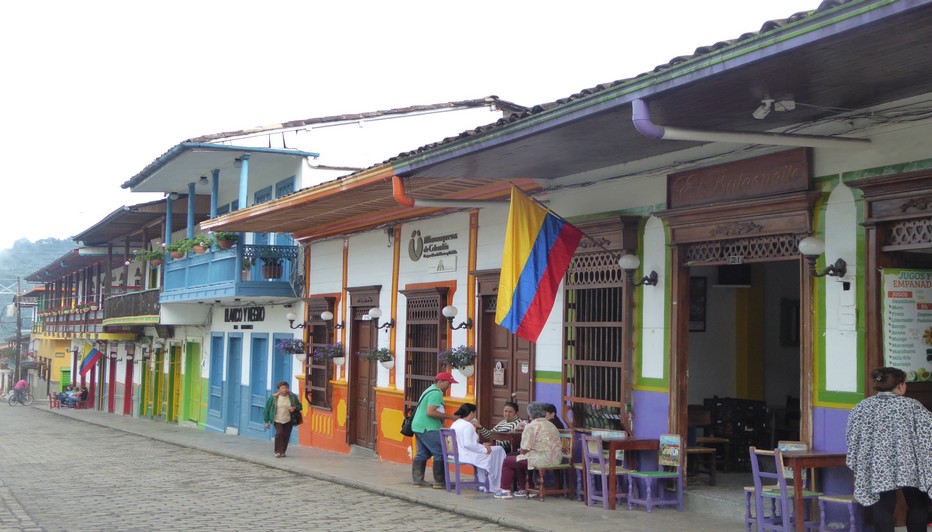 Colombie - Beauté inchangée et sérénité retrouvée des “villages de patrimoine“ autour de Medellin.  