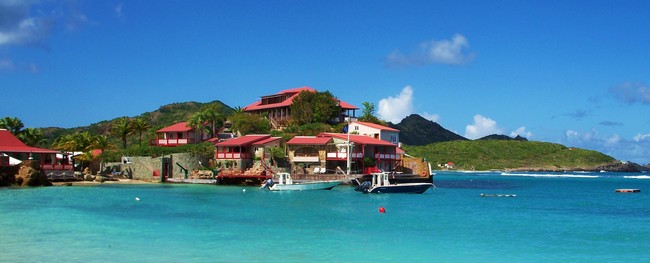 St Barthélémy peut accueillir un peu plus de 5000 visiteurs privilégiés compte tenu de sa superficie de 21 km² dont 66% est en zone préservée, donc inconstructible.(copyright Michel Hasson) St Barthélémy peut accueillir un peu plus de 5000 visiteurs privilégiés compte tenu de sa superficie de 21 km² dont 66% est en zone préservée, donc inconstructible.(copyright Michel Hasson)