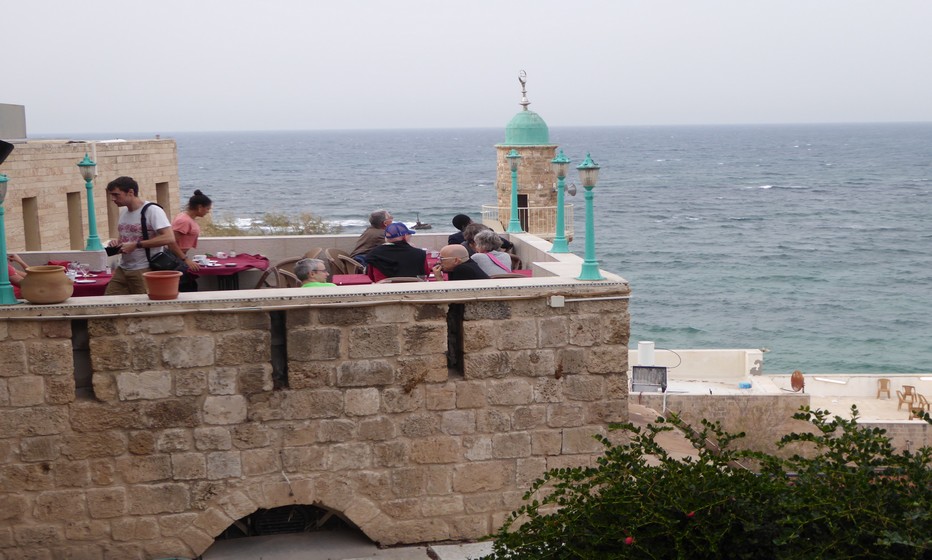 Un café en terrasse à Jaffa (Copyright C.Gary)