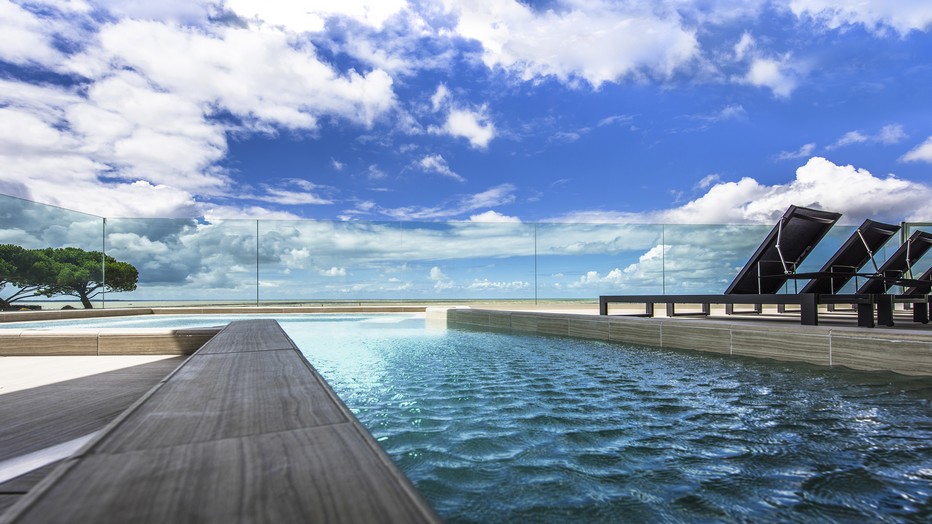 La Grande Terrasse est magnifiquement située à quelques encablures de La Rochelle, face aux trois îles de Ré, Aix et Oléron - Un endroit idéal pour se ressourcer et le plaisir du tourisme. ©Sylvie Curty - Spa Nuxe La Grande Terrasse est magnifiquement située à quelques encablures de La Rochelle, face aux trois îles de Ré, Aix et Oléron - Un endroit idéal pour se ressourcer et le plaisir du tourisme. ©Sylvie Curty - Spa Nuxe