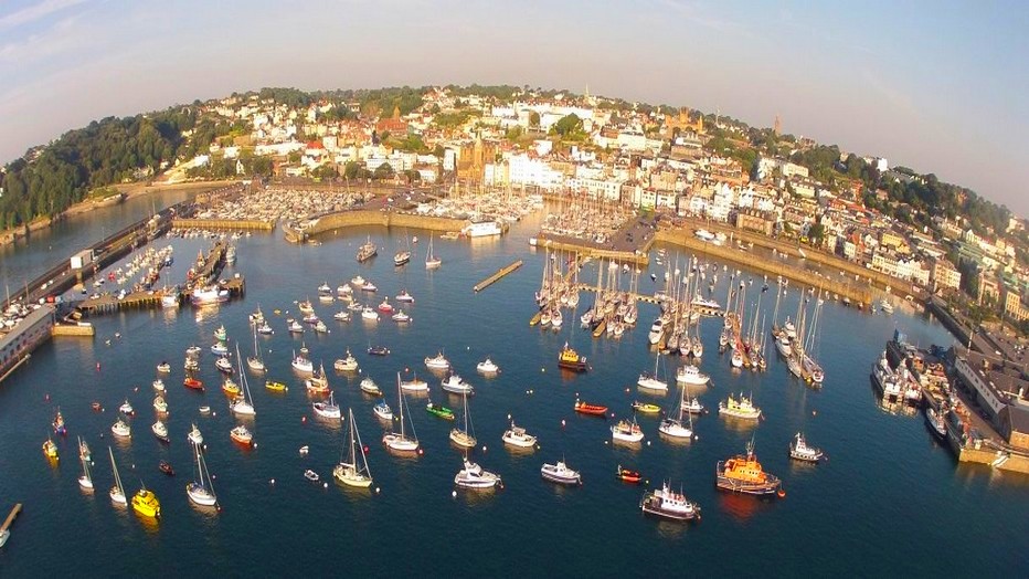 Guernesey et ses îles voisines, Herm, Serq  et Aurigny, offrent un cadre idéal pour la navigation de plaisance.  Copyright visitguernesey