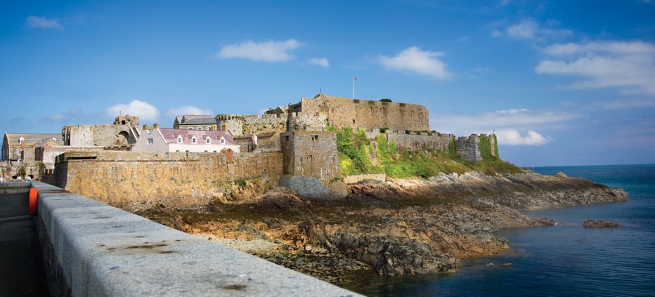 Vue sur castle-cornet.  Copyright visitguernesey