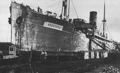 1941 Camp de travail dur le bateau-prison Nordenham 1. Copyright Collection personnelle famille Hélion.