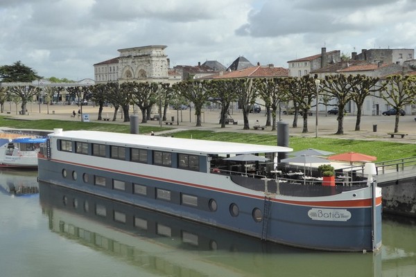 Le Batiâ, un restaurant sur la Charente..© C.Gary