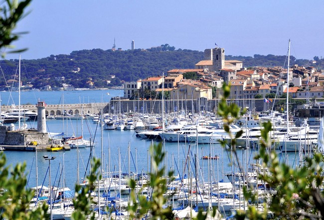 Vue sur la ville d'Antibes. Copyright Thalazur Antibes