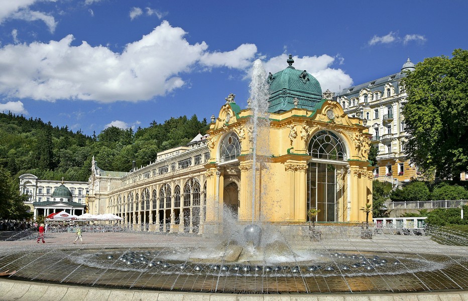 la plus vaste colonnade de Tchéquie, 119 mètres, érigée en 1888 avec accès gratuit aux sources bienfaisantes. © www.czechtourism.com