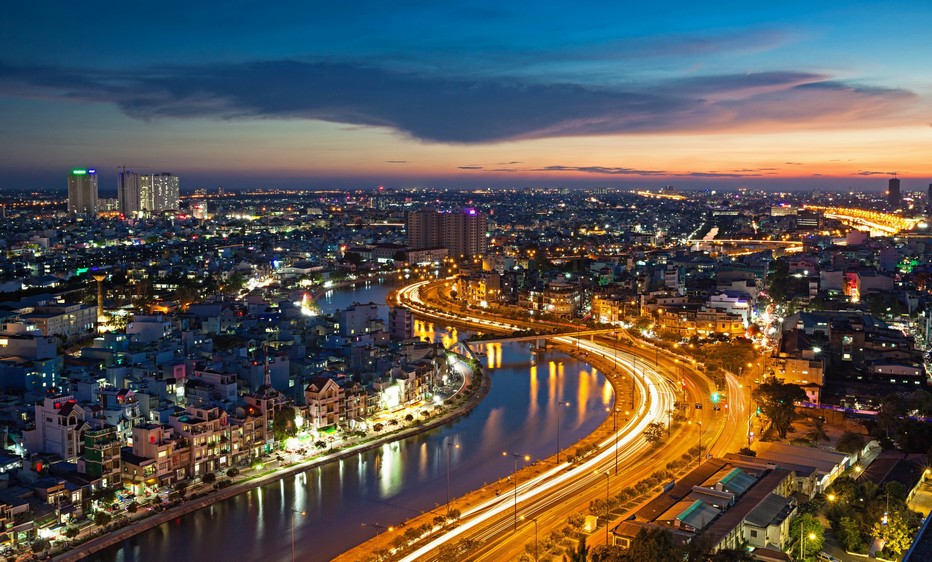 Avant de quitter la ville, offrez-vous une petite balade en Jeep pour découvrir le Saigon By Night à travers lieux insolites et monuments coloniaux et admirez la vue panoramique depuis les hauteurs de la cité. © Lindigomag/Pixabay