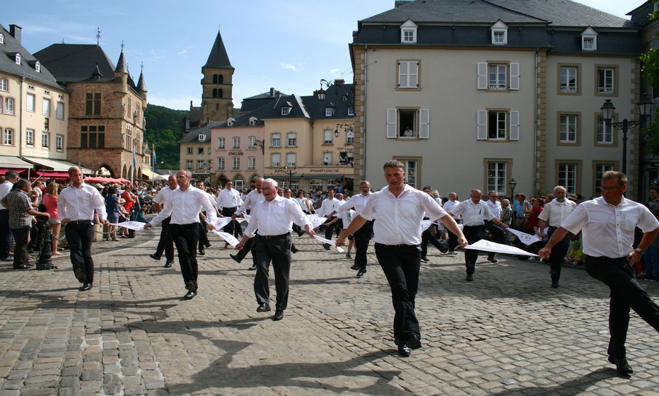 Procession dansante © Peuky Barone-Wagener Procession dansante © Peuky Barone-Wagener