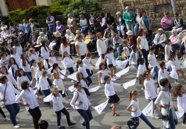 Procession dansante © C.Gary