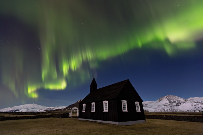 Il ne faut pas oublier de faire un petit arrêt à Budir, une localité renommée pour son église noire. Copyright Guide to Iceland Il ne faut pas oublier de faire un petit arrêt à Budir, une localité renommée pour son église noire. Copyright Guide to Iceland