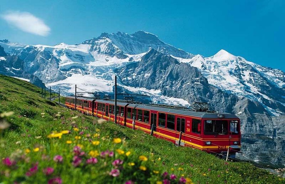 Dans un paysage merveilleux Jungfraubahn, le train le plus haut d'Europe. @ DR Dans un paysage merveilleux Jungfraubahn, le train le plus haut d'Europe. @ DR