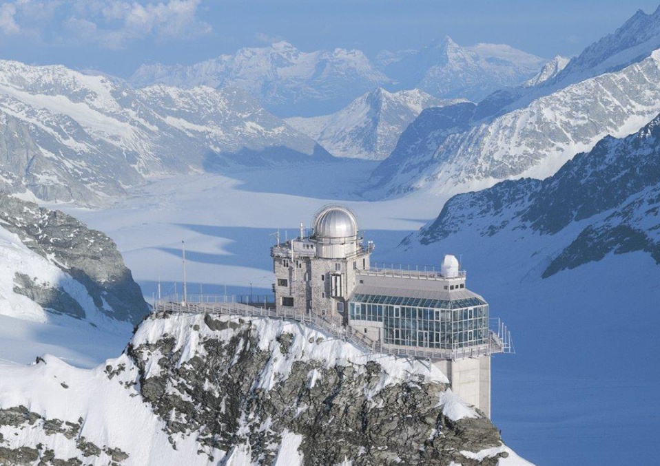 L'observatoire du Sphinx et le glacier d'Aletsch. @ DR