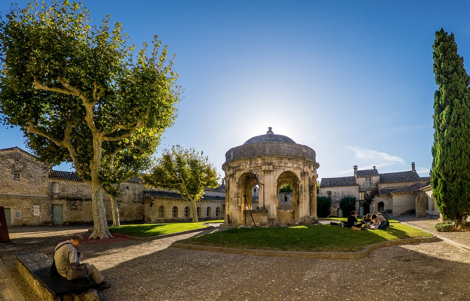 Villeneuve les Avignon, dressée sur l’autre rive…