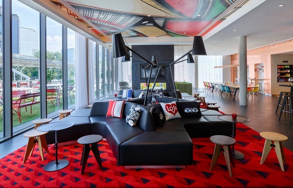 Se restaurer au CitizenM, signifie que l’on peut déjeuner ou dîner dans la salle de restaurant, autour du bar, dans une des nombreuses alcôves des salons . @ Tripadvisor Se restaurer au CitizenM, signifie que l’on peut déjeuner ou dîner dans la salle de restaurant, autour du bar, dans une des nombreuses alcôves des salons . @ Tripadvisor