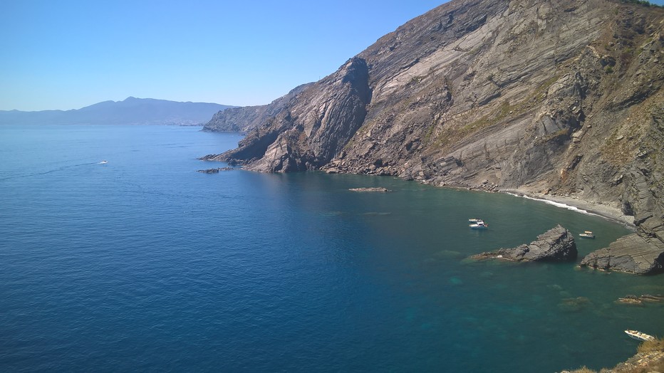 Entre mer et montagne sur la côte Vermeille. @ David Raynal Entre mer et montagne sur la côte Vermeille. @ David Raynal