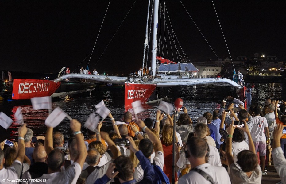 Après un temps record Francis Joyon est le vainqueur de la Route du Rhum 2018.... Arrivée et accueil triomphale sur la Darse à Pointe à Pitre en Guadeloupe. Crédit photo DR