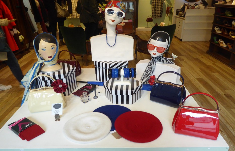 Revival Retro Boutique et Atelier Millinery Mode rétro pour les femmes. © C.Gary Revival Retro Boutique et Atelier Millinery Mode rétro pour les femmes. © C.Gary