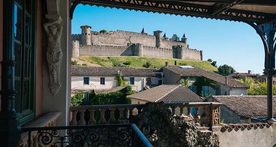 Foncalieu : tout découvrir sur ces vignobles millénaires bénéficiant d’un rituel et  d’une vinification riches de plus de trois siècles d’histoire. Entre Cité de Carcassonne et Mer Méditerranée, des contreforts de la Montagne Noire jusqu’au Massif des Corbières, la Vallée de l’Aude est une terre de viticulture.   @ OT Carcassonne