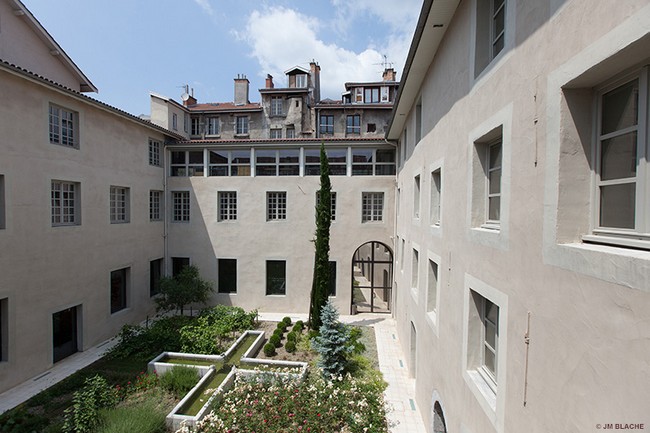 Voyagez en lignes avec les éditions Glénat  - Couvent Sainte Cécile à Grenoble @ DR