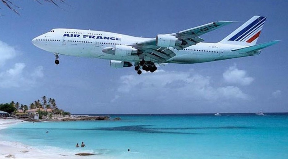 Avion Air-France en plein atterrissage sur les Antilles... @ DR